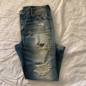 NWT!! American Eagle Boy Crop Distressed Jeans!